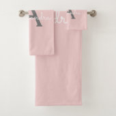 Blush Rose Gris Moderne Écriture Féminine Monogram (En situation)