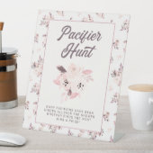 Blush Roze Bloemen Baby shower Fopspeen Hunt Game Reclamebord Met Voetstuk (Insitu)