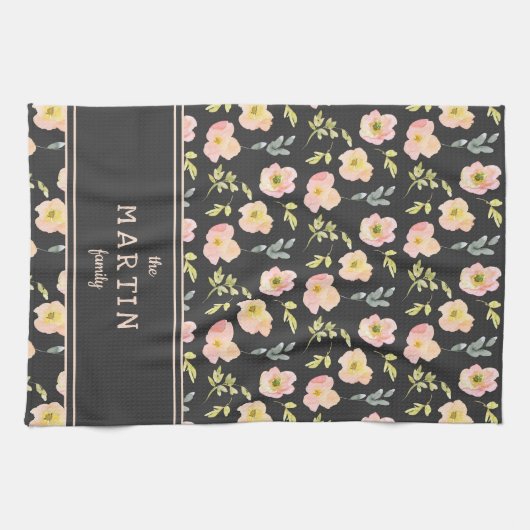 Blush roze bloemen zwarte aangepaste naam theedoek (Horizontaal)