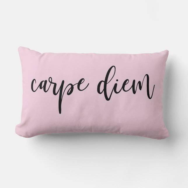 Blush Roze Carpe Diem Elegant Script Kussen (Voorkant)