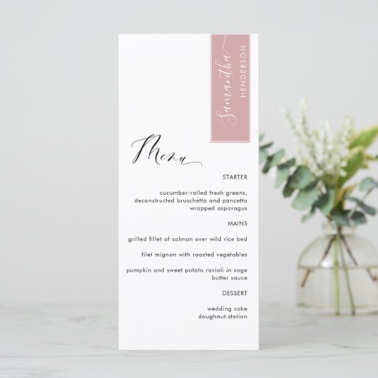 Blush roze die is gepersonaliseerd met gastnaam le menu (Staand voorkant)