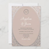 Blush roze en zilveren monogram bruiloft uitnodige kaart (Voorkant)