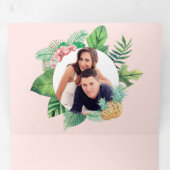 Blush roze groene palmbladeren krans foto bruiloft drieluik uitnodiging (Binnenzijde eerst)