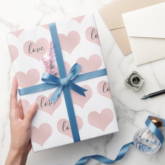Blush roze harten liefdestekst cadeaupapier (Geschenken)