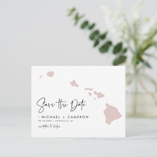 Blush Roze Hawaii Map Modern Script Save the Date Aankondigingskaart (Staand voorkant)