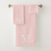 Blush Roze Modern Rustiek Monogram Initiaal Bad Handdoek (Insitu)
