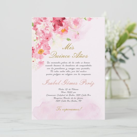 Blush roze Quinceanera uitnodiging in het Spaans (Staand voorkant)