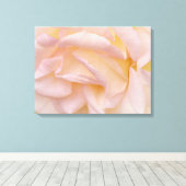 Blush Roze Roze Petals Bloemenkunst Canvas Afdruk (Insitu (Houten vloer))