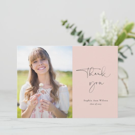Blush Roze script foto Afstuderen Bedankt (Staand voorkant)