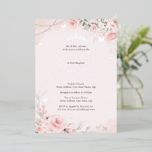 Blush Roze Zachte Rozen Vlinder Zilver Quinceanera Folie Uitnodiging (Staand Voorkant)