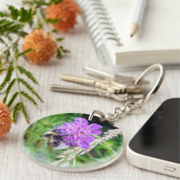 Blütenglück am Schlüsselbund – Hummel auf Skabiose Sleutelhanger