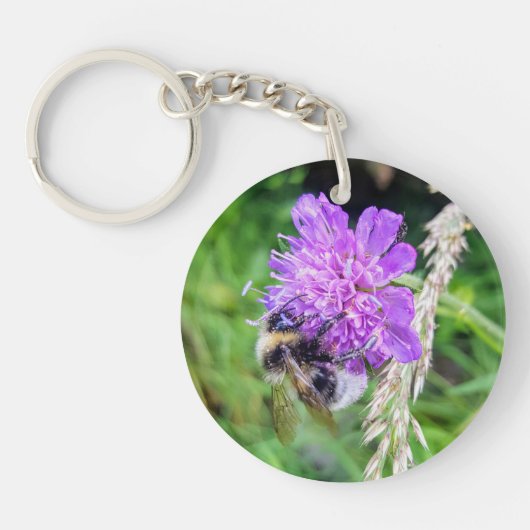Blütenglück am Schlüsselbund – Hummel auf Skabiose Sleutelhanger (Voorkant)