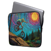 BMX'er op berghelling Laptop Sleeve (Voorkant Links)