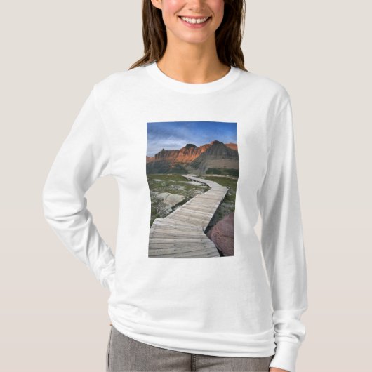 Boardwalk in Waterton Glacier International T-shirt (Voorkant)