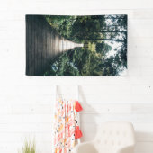 Boardwalk through door het bos spandoek (Insitu)