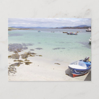 Boat op een strand - eiland Mull Briefkaart