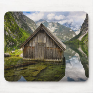 Boathouse in het Obersee-meer in Alpen in Duitslan Muismat