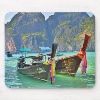 Boats in Maya Bay Muismat
