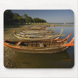 Boats op het meer tussen Kyauktawgyi Paya en Muismat