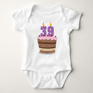 Body 39 ans sur le gâteau d'anniversaire