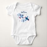 Body Avion Stars Nuages Garçon Anniversaire<br><div class="desc">Cet adorable bodysuit présente des planètes colorées avec des étoiles en feuille d'or.</div>