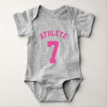 Body Bébé gris et rose | Design Jersey Sport<br><div class="desc">Bébé gris et rose | Sports Jersey Design ・ Baby Football Bodysuit</div>