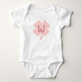 Body bébé monogramme au trèfle rose adorable (Devant)