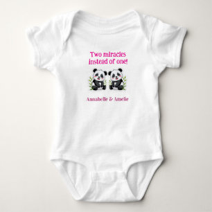 Body bébé pour jumeaux, une pièce avec un slogan m