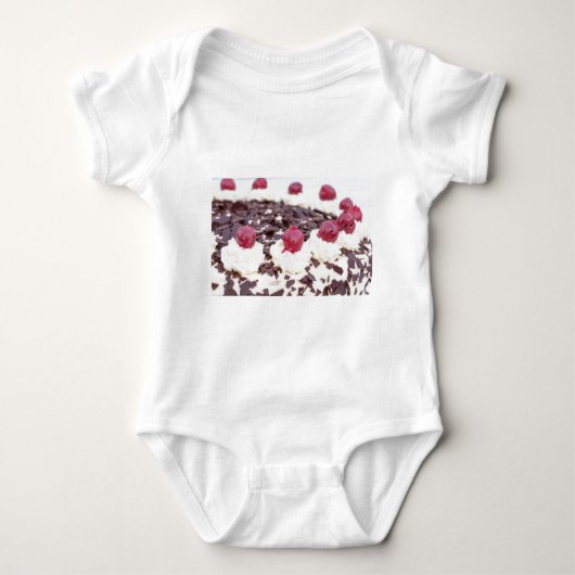 Body Black Forest cake en détail with white background (Devant)