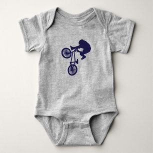 Body BMX Biker saisissant un peu High Air