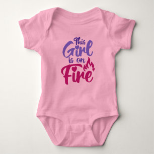 Body Cette fille est en feu Bébé Bodysuit - Emaîtrise