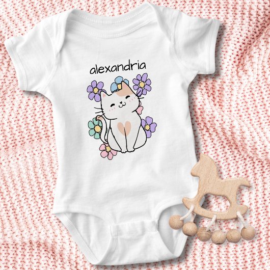 Body Chat souriant avec monogramme de fleurs