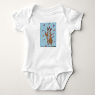 Body Corgi gallois dansant avec des papillons