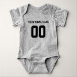 Body Couleur personnalisée / Nom Baby Sports Bodysuit<br><div class="desc">Montrez le style sportif de votre petit champion avec ce maillot personnalisé couleur/nom Baby Jersey. Ce design est doté d'une combinaison sportive sur le thème du corps avec des espaces pour la customiser avec votre nom et votre numéro. Le dos du costume indique "Petit Champ" mais peut être changé pour...</div>