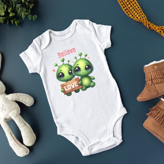 Body deux aliens de bébé Aimer UFO Croire scifi top