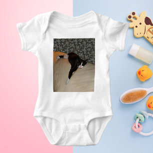 Body Dormir sur le dessus du canapé bébé rameper