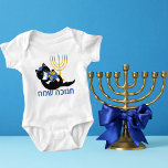 Body Drôle chat Menorah Dreidel Happy Hanoukka<br><div class="desc">Drôle Chat Menorah Dreidel Happy Hanoukka Bodysuit bébé</div>