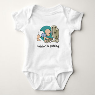 Body enfant en bas âge de geek dans le T-shirt de