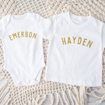 Body Enfants Nom personnalisé Tee | Doré<br><div class="desc">Ces t-shirts personnalisés pour enfants présentent le nom de votre enfant ou tout autre texte personnalisé dans une police voûtée moderne et élégante, ajoutant une touche ludique et unique à leur garde-robe. Fabriqués en tissu doux et de haute qualité, ces tee - shirts personnalisés sont parfaits pour l'usure quotidienne, les...</div>