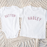 Body Enfants Nom personnalisé Tee | Mauve<br><div class="desc">Ces t-shirts personnalisés pour enfants présentent le nom de votre enfant ou tout autre texte personnalisé dans une police voûtée moderne et élégante, ajoutant une touche ludique et unique à leur garde-robe. Fabriqués en tissu doux et de haute qualité, ces tee - shirts personnalisés sont parfaits pour l'usure quotidienne, les...</div>