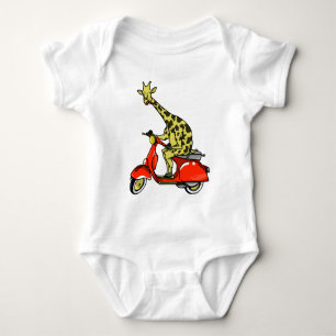 Body Giraffe chevauchant un scooter rouge