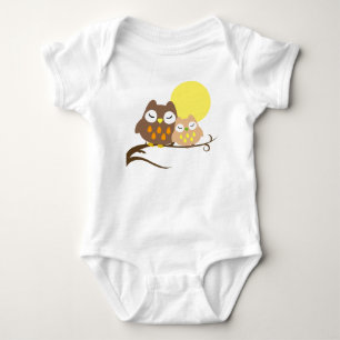 Body Hibou mignon sur l'arbre
