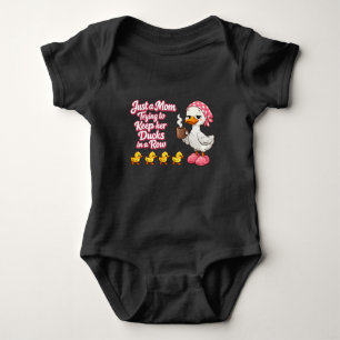Body Juste une maman essayant de garder ses canards en