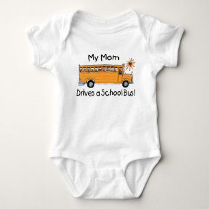 Body La maman conduit un autobus scolaire