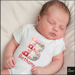 Body Lettre brodée initiale B en patchwork pour la nurs