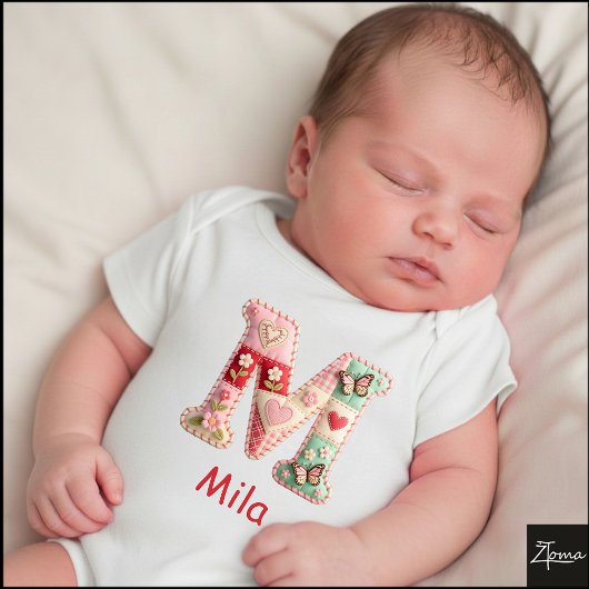 Body Lettre M initiale en patchwork matelassé pour la n