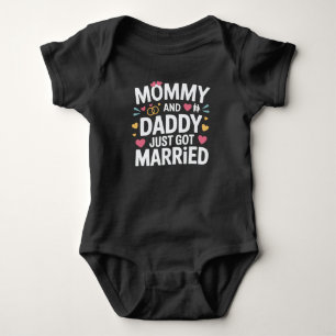 Body Maman et papa, Mariage de famille mignonne mariés
