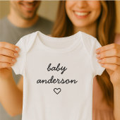 Body Nom de famille du bébé | Coeur Moderne Cute Stylis