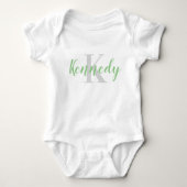 Body Nom vert personnalisé et t-shirt initial de bébé g (Devant)