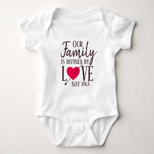 Body Notre famille n'est définie par adoption d'ADN